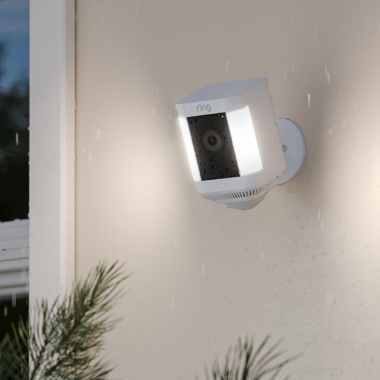 files/ring_spotlight_cam_plus_battery_white_hero_lifestyle_1500x1500_4d56875a-82c8-4556-9c8c-8a57a9efad56.jpg
